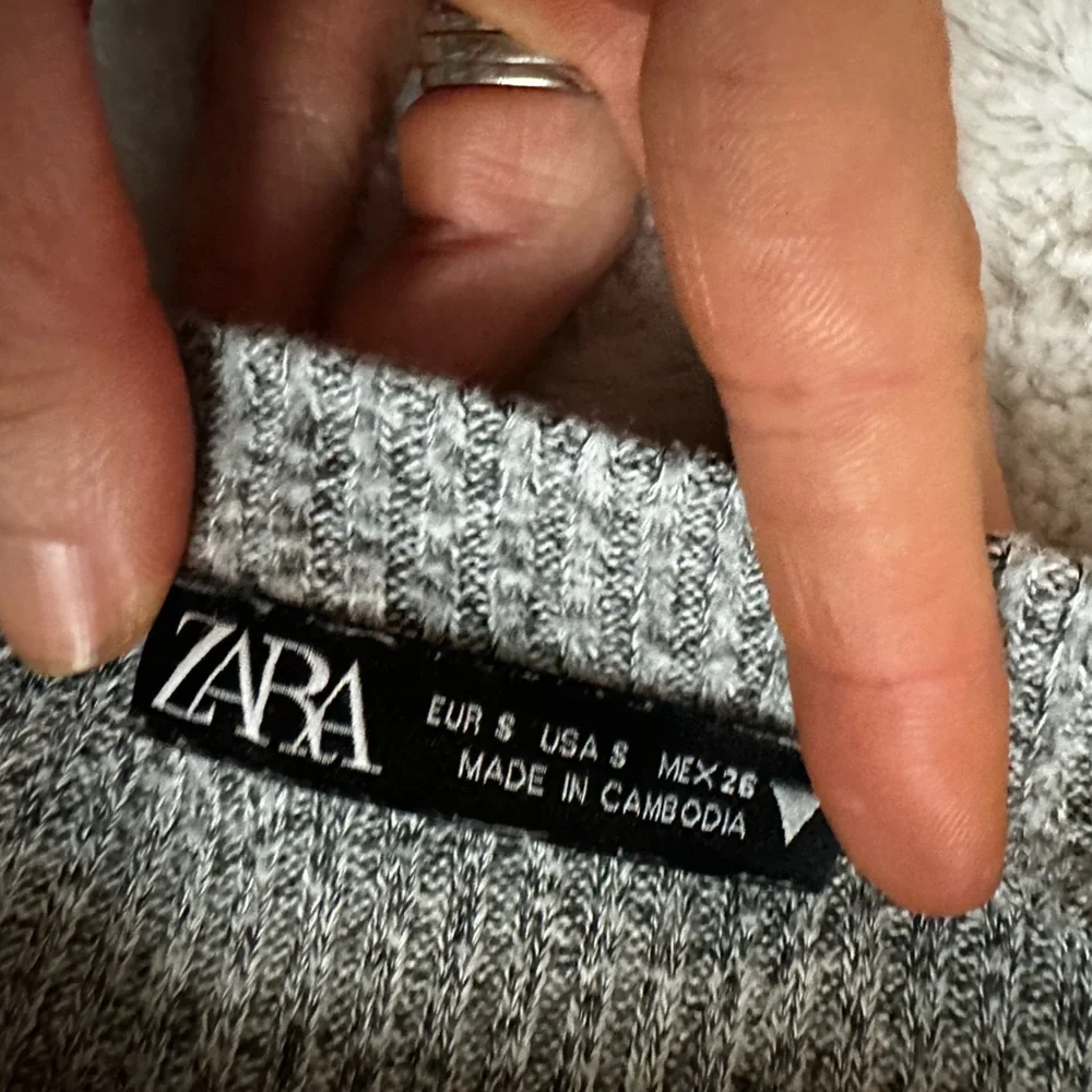 ZARA Ribbed Long Sleeved Crop Top